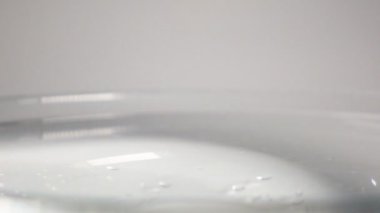 Yarım limon damla suya