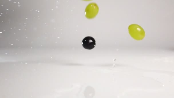 Grape fall down and jump — Stockvideo