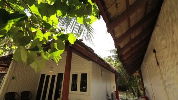 Beach bungalov na tropický ostrov — Stock video
