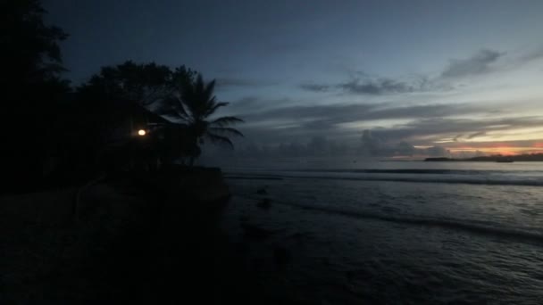 Nublado atardecer maldivo — Vídeo de stock