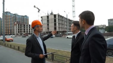 Architector kask içinde müşterilerine kendi Binası sunar.