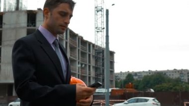 Çekici inşaat mühendisi yanıtlama çağrı.