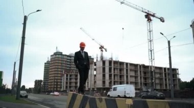 Mimar yürüyüş yolunda