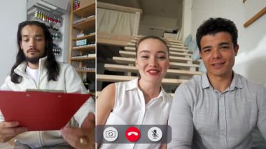 İki öğrenci, yaratıcılık ve enerjiyle dolu rahat bir alandan projeleri tartışırken gülümseme ve fikir alışverişinde bulunarak çevrimiçi bir çağrı yoluyla iletişim kuruyor..