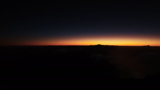 Napkelte, Rinning felhők Tenerife szigetén — Stock videók