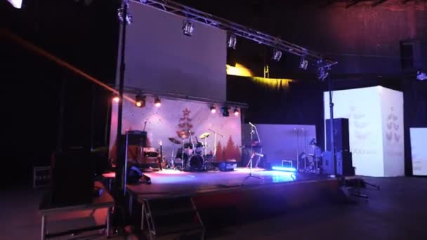 Saint-Petersburg - Dec 25: Pustej scenie z instrumentami — Wideo stockowe