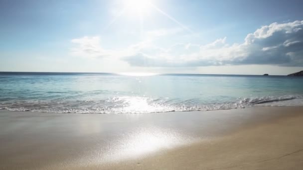 Seszele plaży z widokiem na ocean niebieski — Wideo stockowe