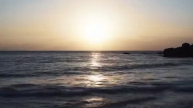 Sahilde gün batımı