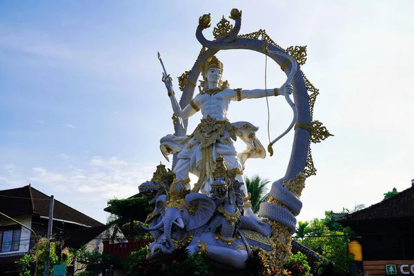 Estatua Arjuna Monumento Situado Una Encrucijada Estatua Símbolo Poderoso Influencia —  Fotos de Stock