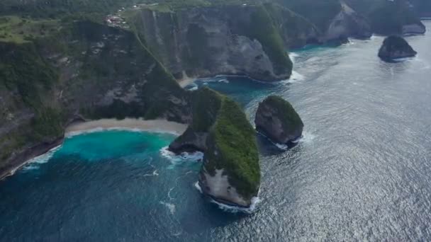 Most Famous Attraction Nusa Penida Kelingking Beach — Stock Video