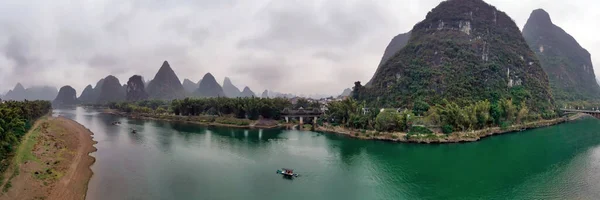 Wzgórza Krasowe Nad Rzeką Yulong Hrabstwo Yangshuo Chiny — Zdjęcie stockowe