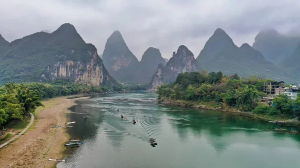 Yulong Nehri Ndeki Karst Tepeleri Yangshuo Lçesi Çin — Stok fotoğraf