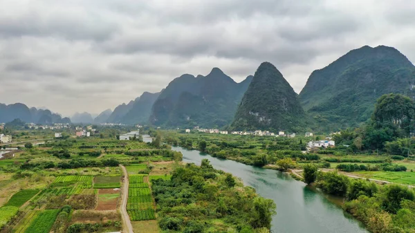 Yulong Nehri Ndeki Karst Tepeleri Yangshuo Lçesi Çin — Stok fotoğraf