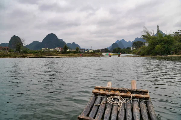 Bambu Båttur Bland Karst Kullar Yulong Floden Yangshuo Kina — Stockfoto