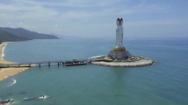 Merhamet Tanrıçası Guanyin 'in heykeli. Sanya Çin