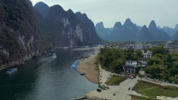 Chińska Wioska Pobliżu Yangshuo Xingping Wioska Rybacka Krasowymi Wzgórzami — Wideo stockowe