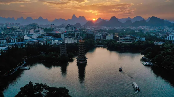 Захід Сонця Над Озером Культурному Парку Ріюе Шуанта Гіллін Китай — стокове фото
