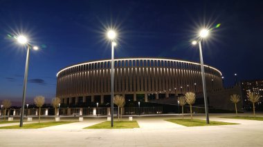 Krasnodar 'daki parkta gece görüşü. Galitskogo Parkı                               