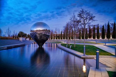 Krasnodar 'daki parkta gece görüşü. Galitskogo Parkı                               