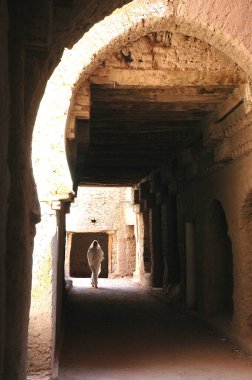 Fas 'taki Ouarzazate Kasbah' ın içinde.