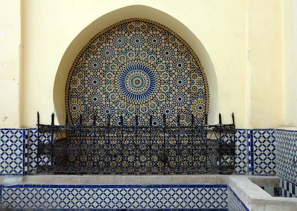 Handgefertigter Brunnen Marokko — Stockfoto