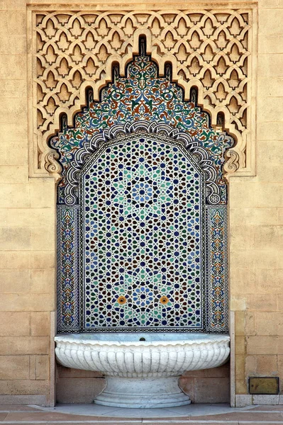 摩洛哥美丽的手工制作的喷泉 — 图库照片
