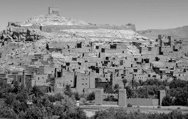Fas 'ta Ouarzazate' li Kasbah siyah beyaz