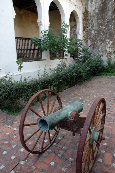 モロッコの古い真鍮製の大砲 — ストック写真