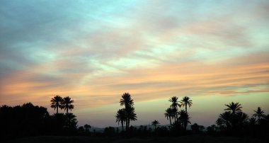 Fas 'ta okyanusun güzel yansımasıyla güzel bir gün batımı.