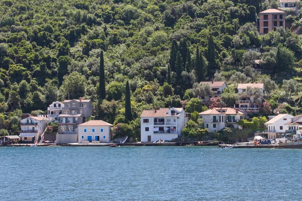 Karadağ Kotor Körfezi yattan görünüyor