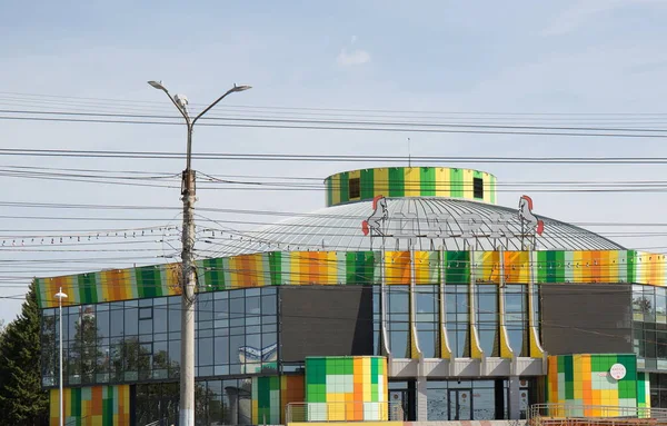 Rusya Sibirya 'nın yaz aylarında Omsk sirki manzarası