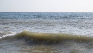 Kırım 'ın güney kıyılarında deniz dalgaları