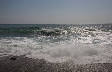 Kırım 'ın güney kıyılarında deniz dalgaları