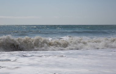 Kırım 'ın güney kıyılarında deniz dalgaları