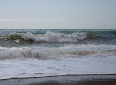 Kırım 'ın güney kıyılarında deniz dalgaları