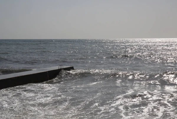 Costa Meridionale Del Crimea Mare Onde Primavera — Foto Stock