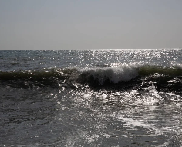 Kırım Güney Kıyılarında Deniz Dalgaları — Stok fotoğraf