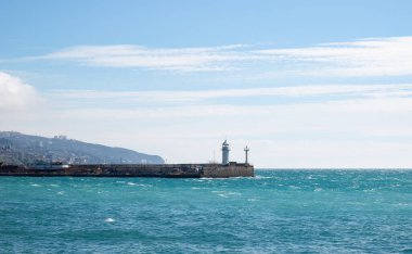 Baharda Kırım Ukrayna 'daki Yalta şehrinin güzel manzarası