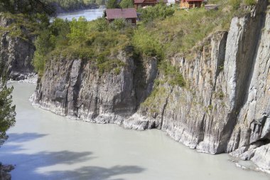  Dağdan Altai Dağları 'ndaki Katun Nehri' ne kadar çok güzel manzaralar var.