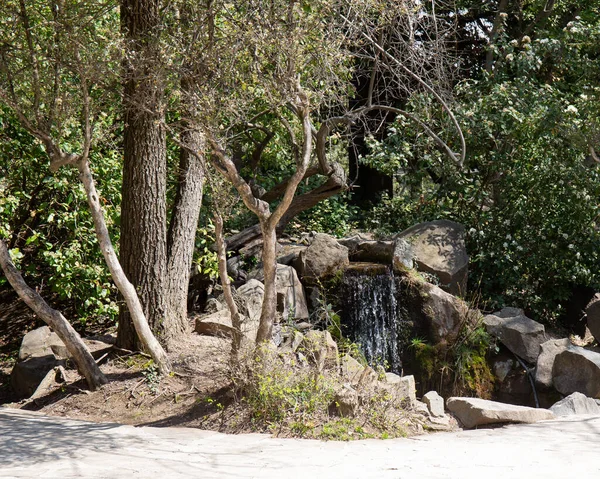 Konstgjort Vattenfall Vorontsov Park Staden Jalta Krimhalvön — Stockfoto