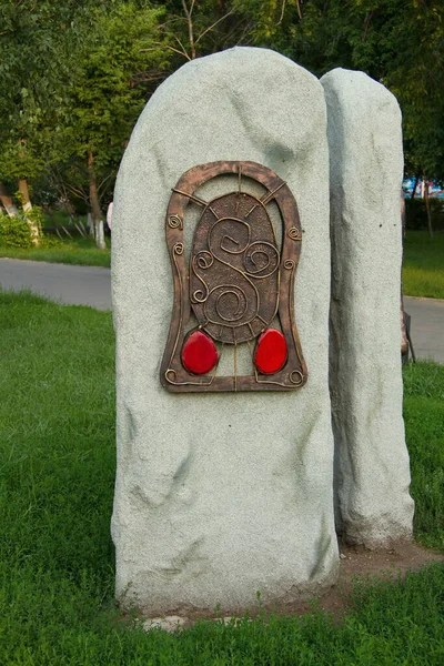 Kazakistan Cumhuriyeti Kokshetau şehrinin eski parkında güzel bir heykel.