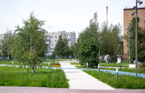 Noyabrsk Şehrindeki Jeologların Meydanı Nda Taş Yürüme Yolu — Stok fotoğraf