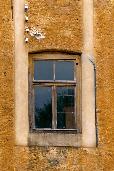 Uma Janela Velha Uma Moldura Madeira Abertura Uma Casa Velha — Fotografia de Stock