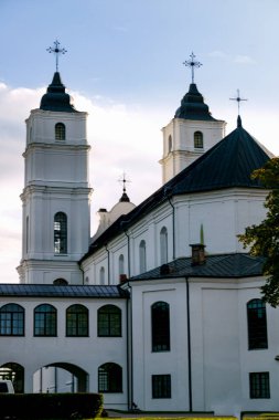 Letonya 'nın en önemli Katolik ruhani merkezlerinden biri olan Aglona' daki Kutsal Bakire Meryem 'in Varsayımı Katedrali.