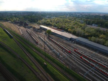 Şehre giden trende.