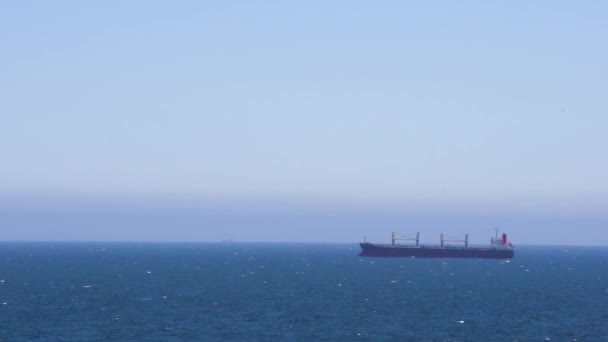 Vrachtschip Aan Kust Van Renaca Valparaiso Chili Met Stille Oceaan — Stockvideo