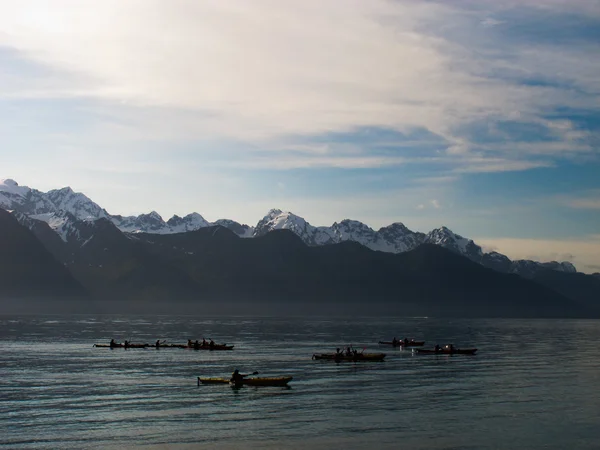 Kayakers on calm waters — Stock Photo, Image