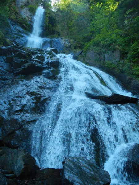 Vue sur une cascade de l'Alaska — Photo