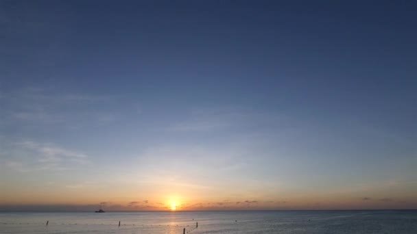 Tropikalny zachód słońca na Karaibach — Wideo stockowe
