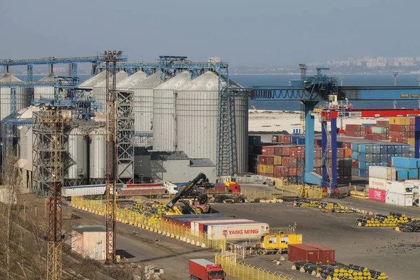 Odesa, Ukrayna - 4 Mart 2021: Liman asansörü.